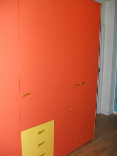 vivacita unita alla sicurezza, colori accesi e protezioni a soppalco per i bambini piu vivaci