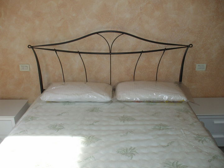 letto in ferro battuto con box ocntenitore