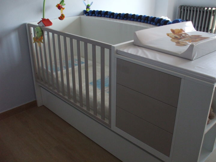 Cameretta prima infanzia trasformabile.