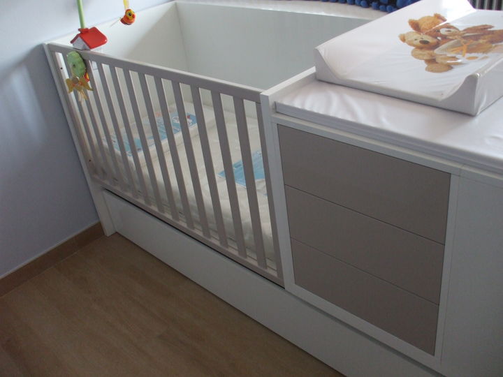 Cameretta prima infanzia trasformabile.