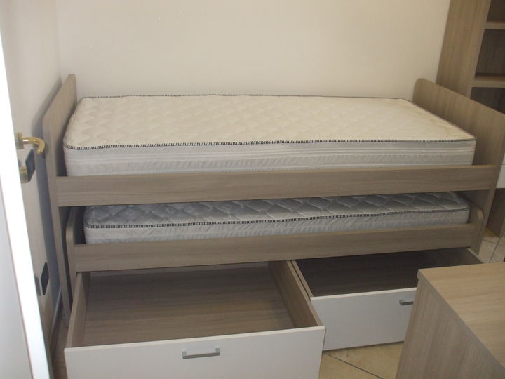 Cameretta con letto estraibile.